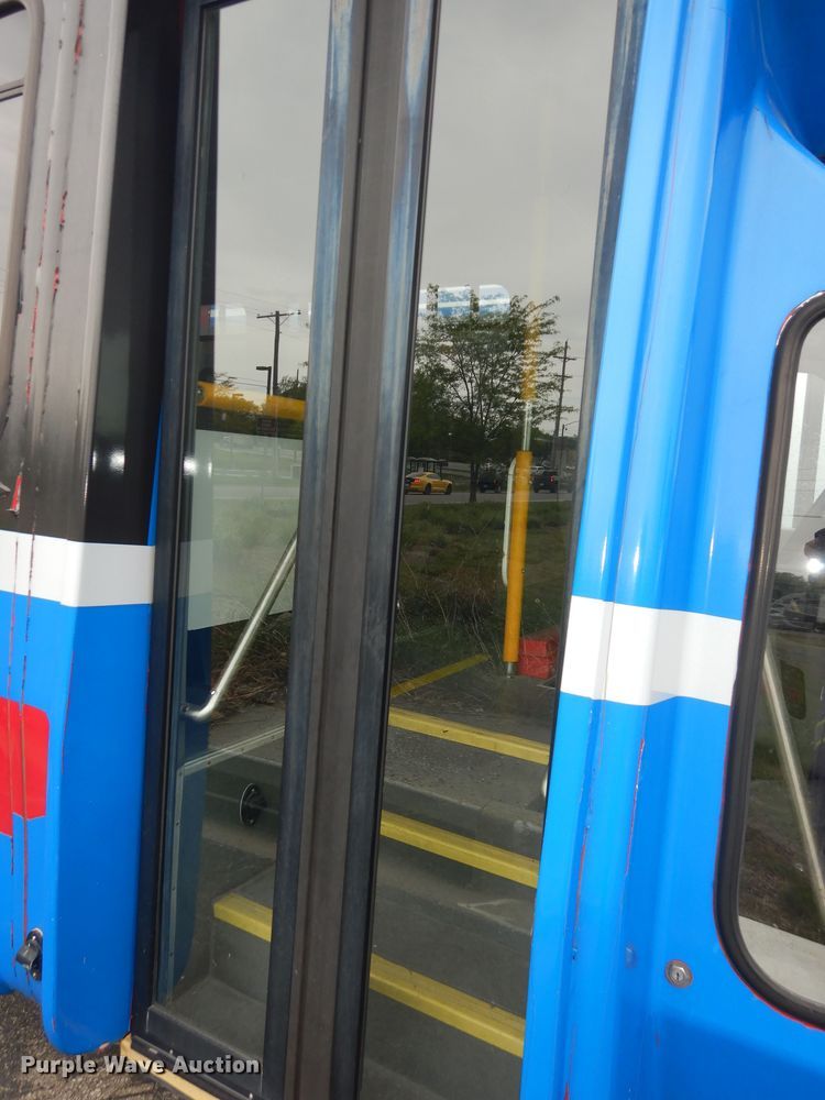 image for item IB9863 2014 Ford Econoline E450 Super Duty  shuttle bus