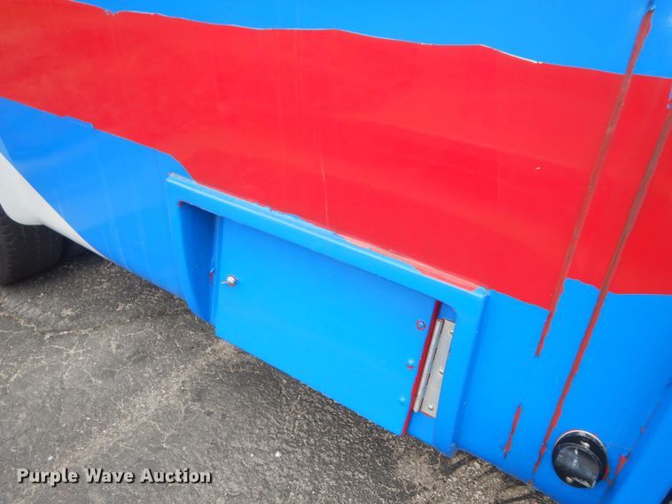 image for item IB9863 2014 Ford Econoline E450 Super Duty  shuttle bus