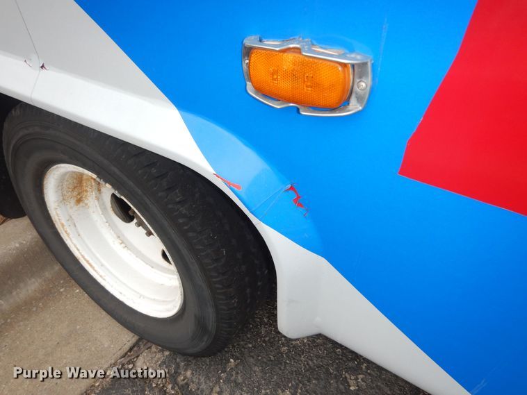 image for item IB9863 2014 Ford Econoline E450 Super Duty  shuttle bus