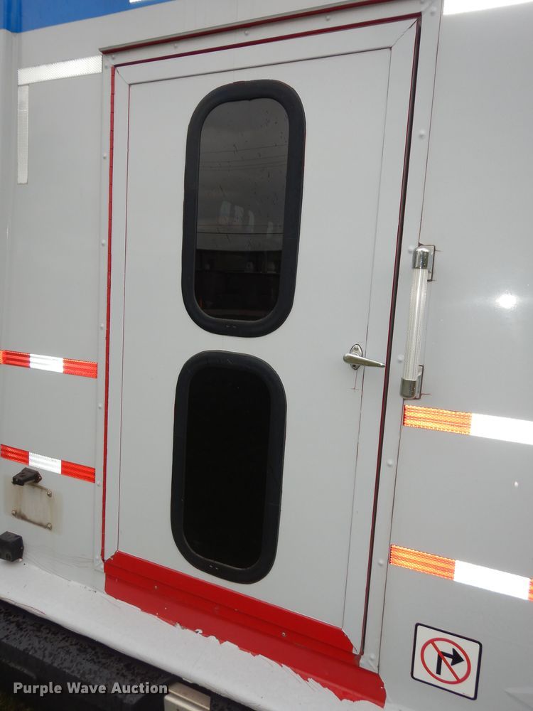 image for item IB9863 2014 Ford Econoline E450 Super Duty  shuttle bus