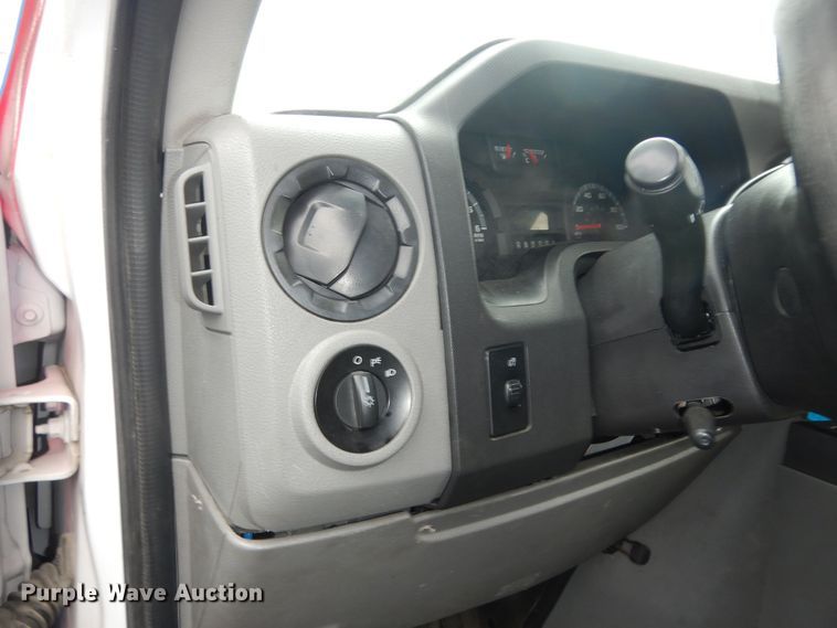image for item IB9863 2014 Ford Econoline E450 Super Duty  shuttle bus