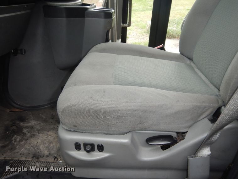 image for item IB9863 2014 Ford Econoline E450 Super Duty  shuttle bus