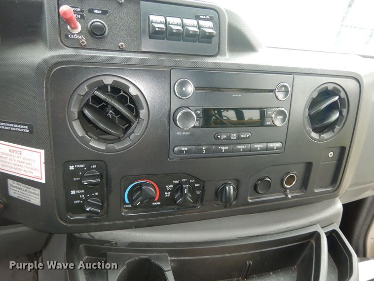 image for item IB9863 2014 Ford Econoline E450 Super Duty  shuttle bus