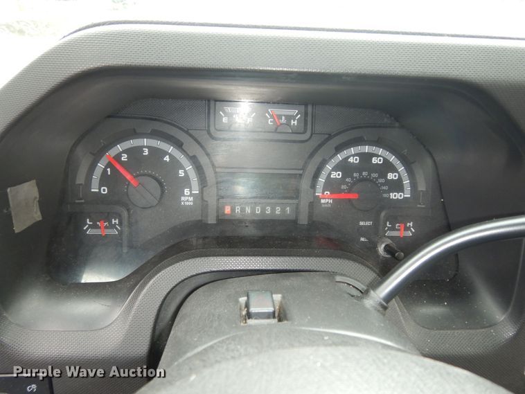 image for item IB9863 2014 Ford Econoline E450 Super Duty  shuttle bus