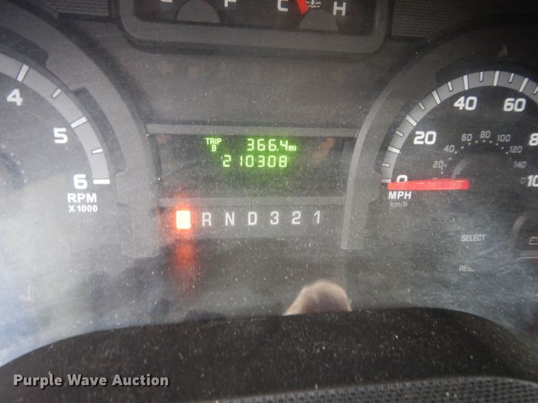 image for item IB9863 2014 Ford Econoline E450 Super Duty  shuttle bus