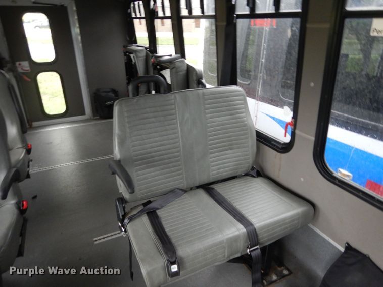 image for item IB9863 2014 Ford Econoline E450 Super Duty  shuttle bus