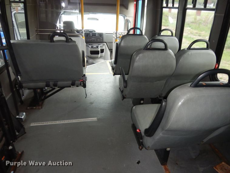 image for item IB9863 2014 Ford Econoline E450 Super Duty  shuttle bus