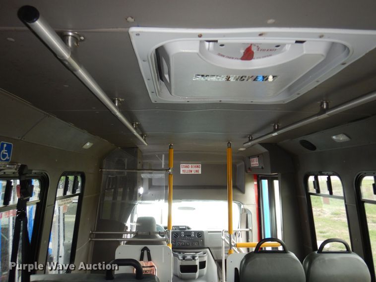 image for item IB9863 2014 Ford Econoline E450 Super Duty  shuttle bus
