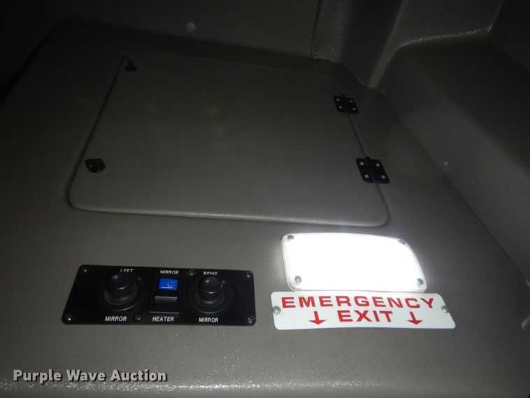 image for item IB9863 2014 Ford Econoline E450 Super Duty  shuttle bus