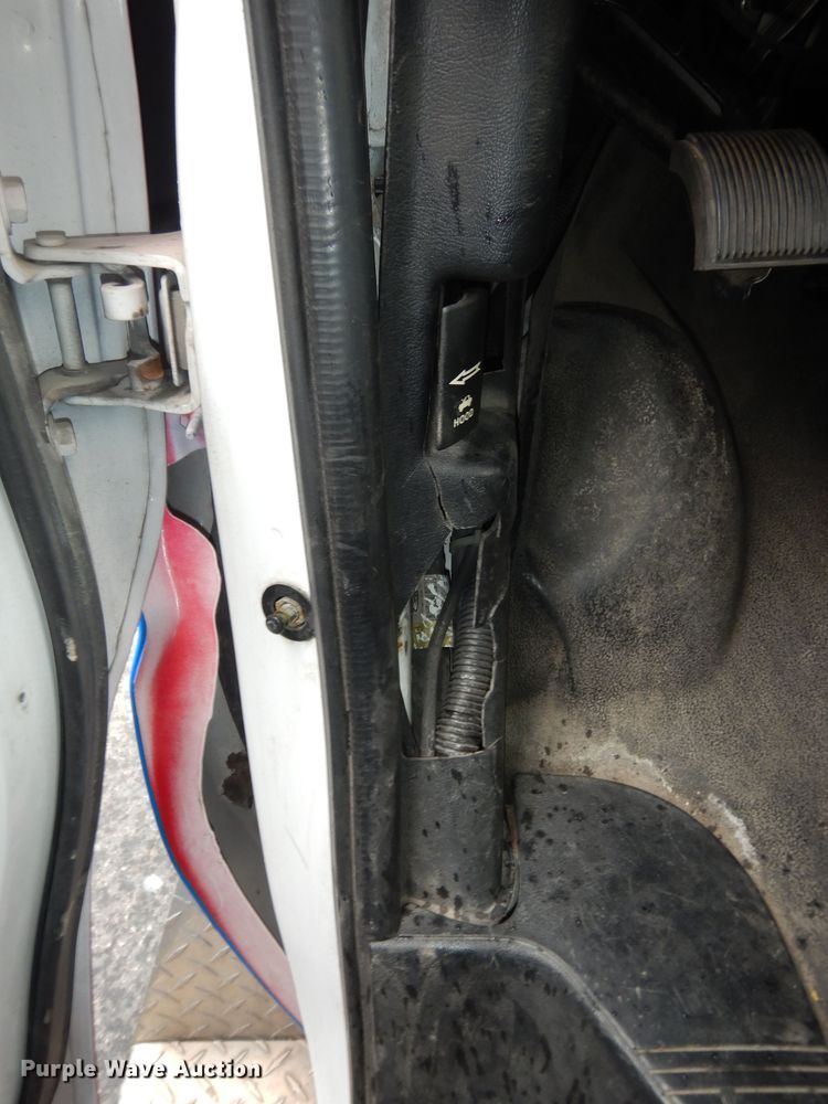 image for item IB9863 2014 Ford Econoline E450 Super Duty  shuttle bus