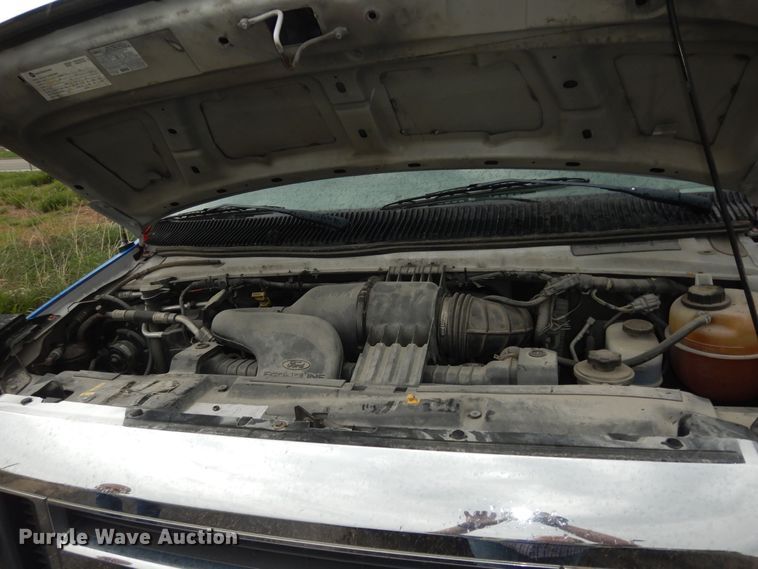 image for item IB9863 2014 Ford Econoline E450 Super Duty  shuttle bus