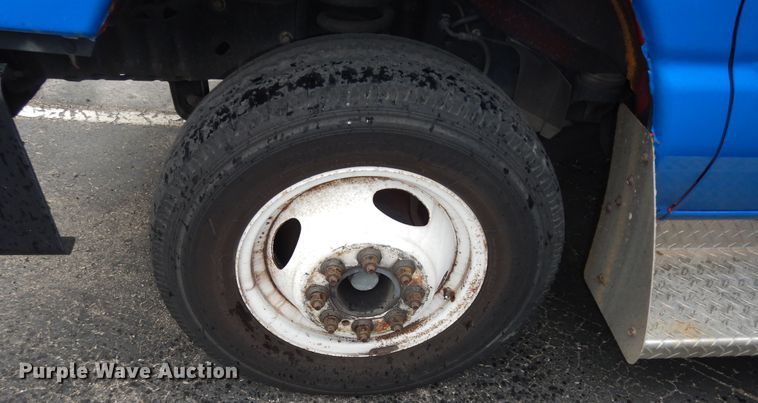 image for item IB9863 2014 Ford Econoline E450 Super Duty  shuttle bus