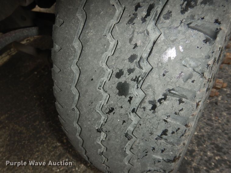 image for item IB9863 2014 Ford Econoline E450 Super Duty  shuttle bus