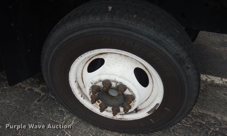 image for item IB9863 2014 Ford Econoline E450 Super Duty  shuttle bus