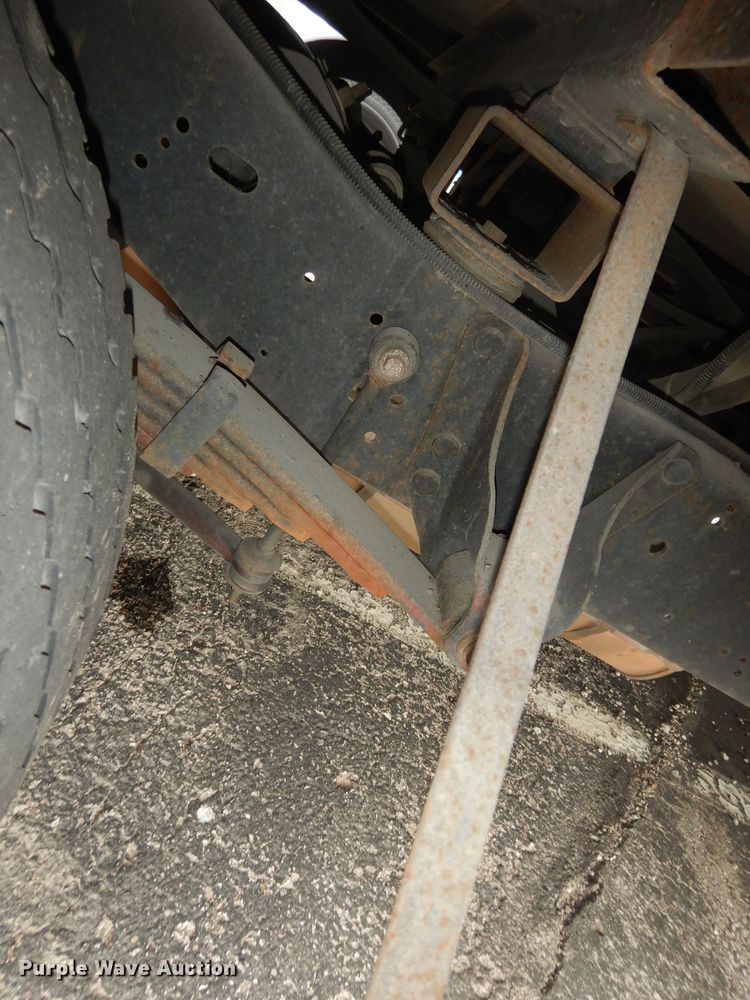 image for item IB9863 2014 Ford Econoline E450 Super Duty  shuttle bus