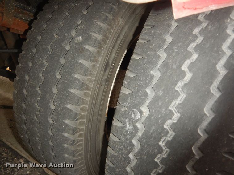 image for item IB9863 2014 Ford Econoline E450 Super Duty  shuttle bus