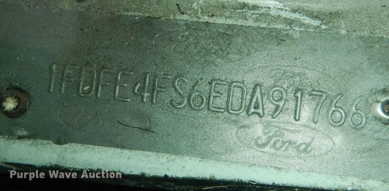 image for item IB9863 2014 Ford Econoline E450 Super Duty  shuttle bus