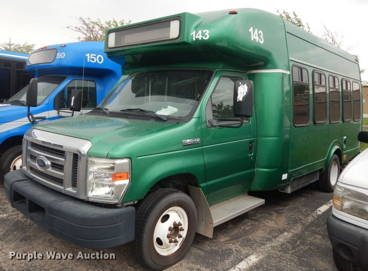 image for item IB9864 2009 Ford E450 Super Duty  shuttle bus