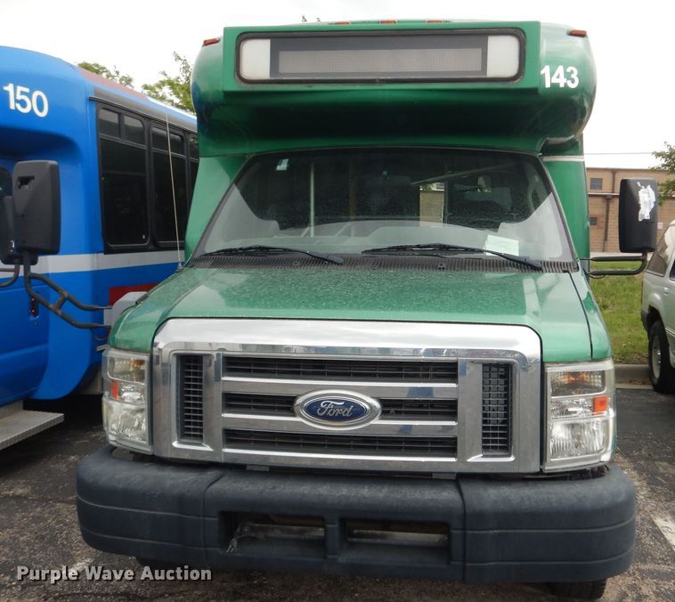 image for item IB9864 2009 Ford E450 Super Duty  shuttle bus