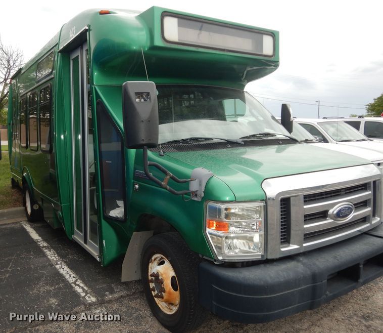 image for item IB9864 2009 Ford E450 Super Duty  shuttle bus