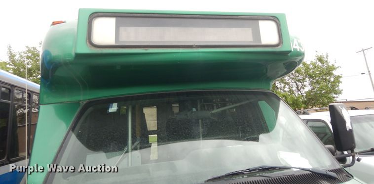 image for item IB9864 2009 Ford E450 Super Duty  shuttle bus