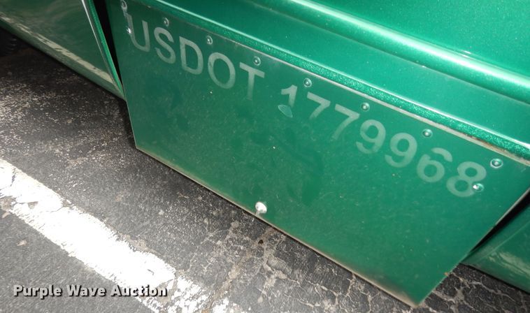 image for item IB9864 2009 Ford E450 Super Duty  shuttle bus