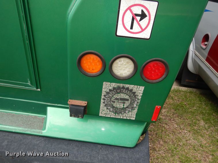 image for item IB9864 2009 Ford E450 Super Duty  shuttle bus