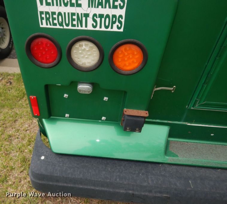 image for item IB9864 2009 Ford E450 Super Duty  shuttle bus