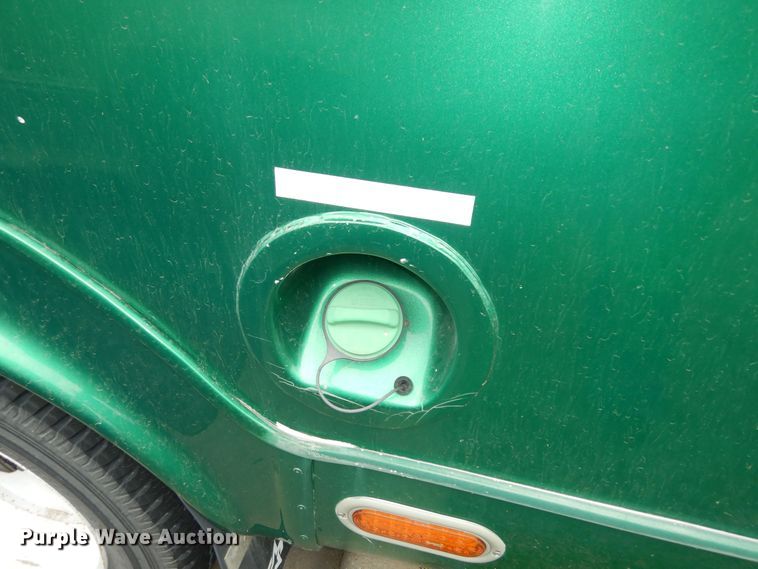 image for item IB9864 2009 Ford E450 Super Duty  shuttle bus