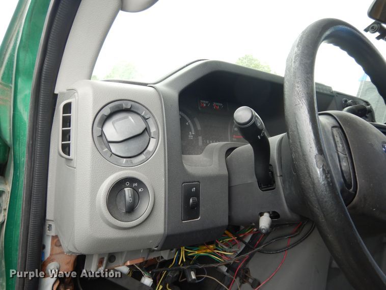 image for item IB9864 2009 Ford E450 Super Duty  shuttle bus