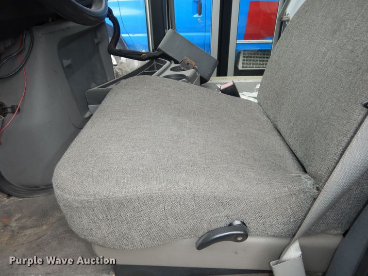 image for item IB9864 2009 Ford E450 Super Duty  shuttle bus