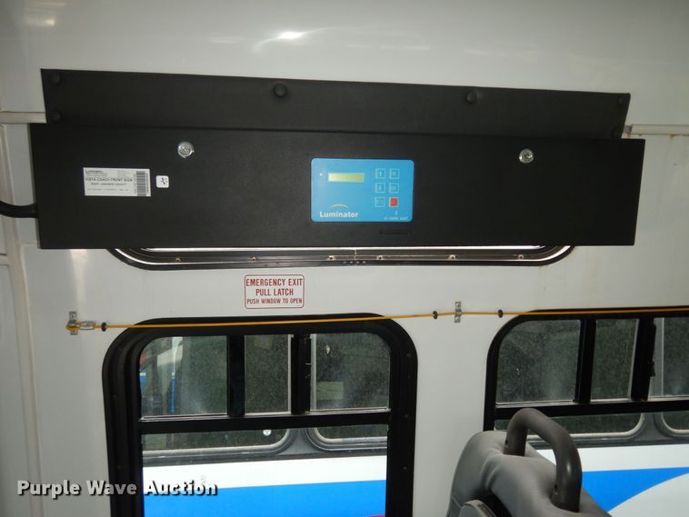 image for item IB9864 2009 Ford E450 Super Duty  shuttle bus