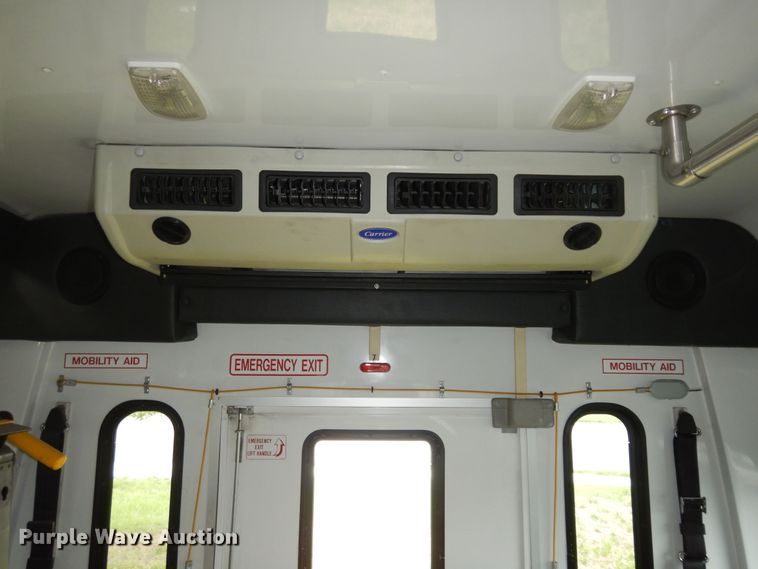 image for item IB9864 2009 Ford E450 Super Duty  shuttle bus