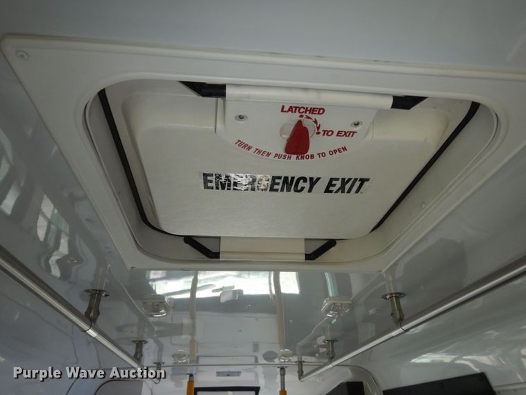 image for item IB9864 2009 Ford E450 Super Duty  shuttle bus