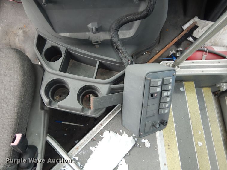 image for item IB9864 2009 Ford E450 Super Duty  shuttle bus