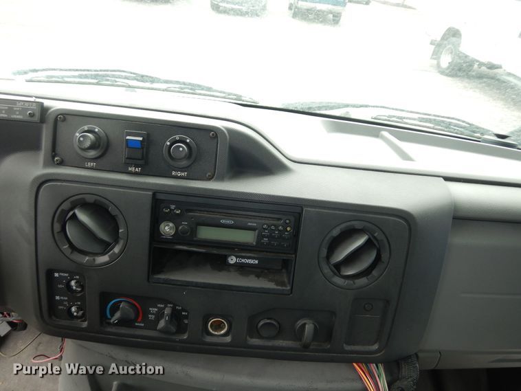 image for item IB9864 2009 Ford E450 Super Duty  shuttle bus