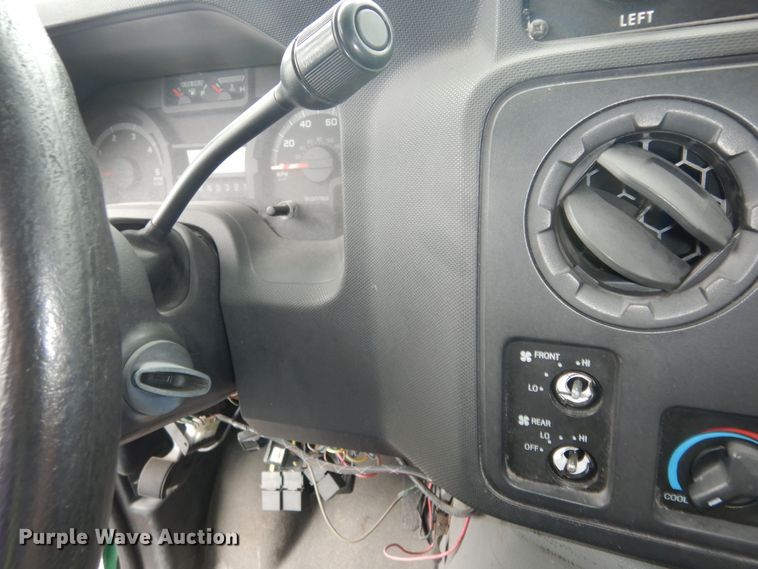 image for item IB9864 2009 Ford E450 Super Duty  shuttle bus