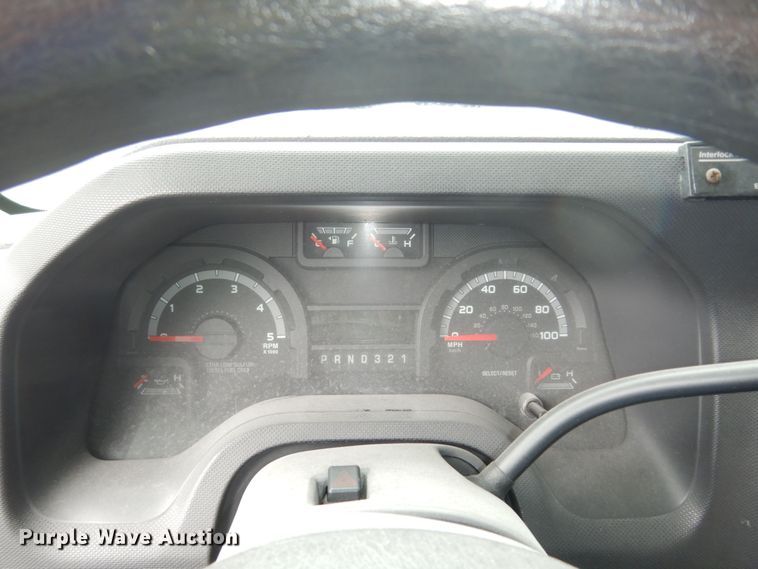 image for item IB9864 2009 Ford E450 Super Duty  shuttle bus