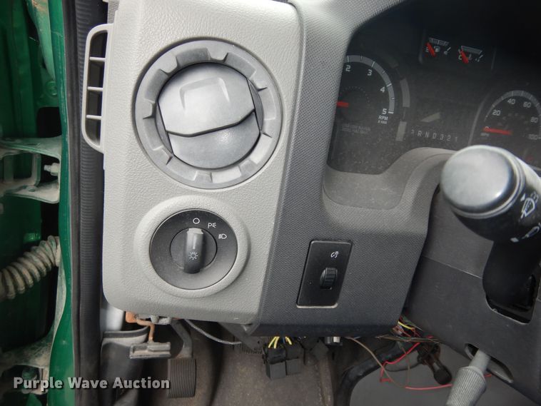 image for item IB9864 2009 Ford E450 Super Duty  shuttle bus