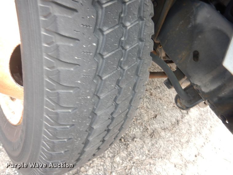 image for item IB9864 2009 Ford E450 Super Duty  shuttle bus