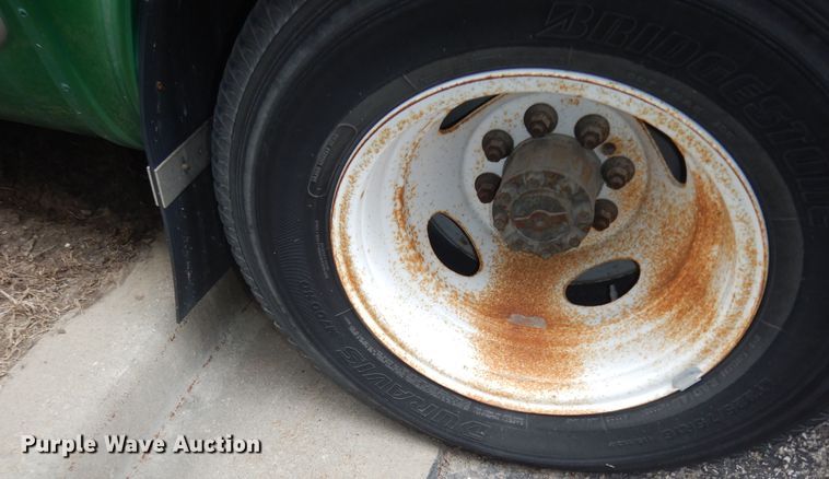 image for item IB9864 2009 Ford E450 Super Duty  shuttle bus