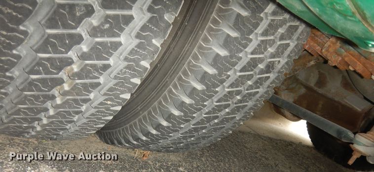 image for item IB9864 2009 Ford E450 Super Duty  shuttle bus