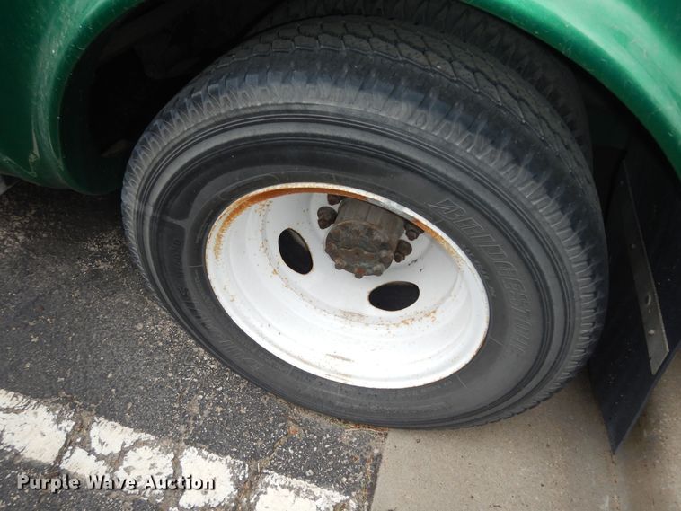 image for item IB9864 2009 Ford E450 Super Duty  shuttle bus