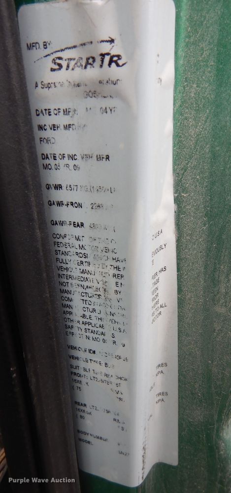 image for item IB9864 2009 Ford E450 Super Duty  shuttle bus