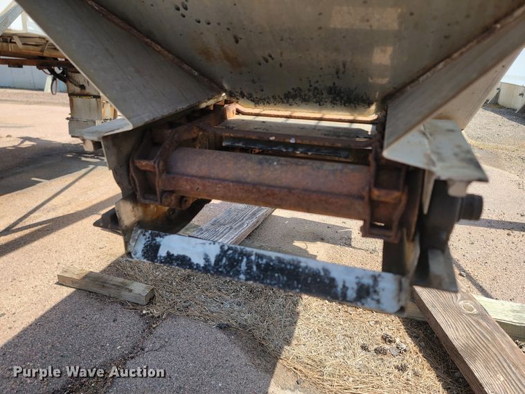 image for item JG9854 2006 Buyers  spreader