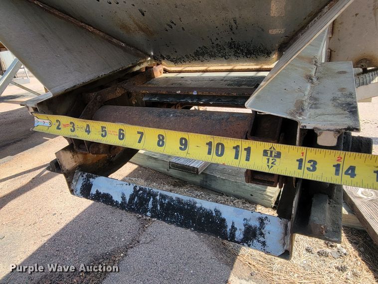 image for item JG9854 2006 Buyers  spreader