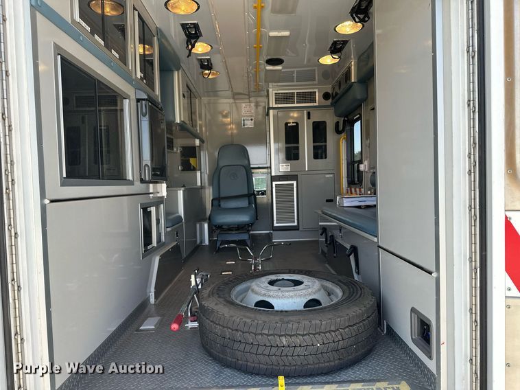 image for item JJ9935 2008 Ford F450 Super Duty  ambulance