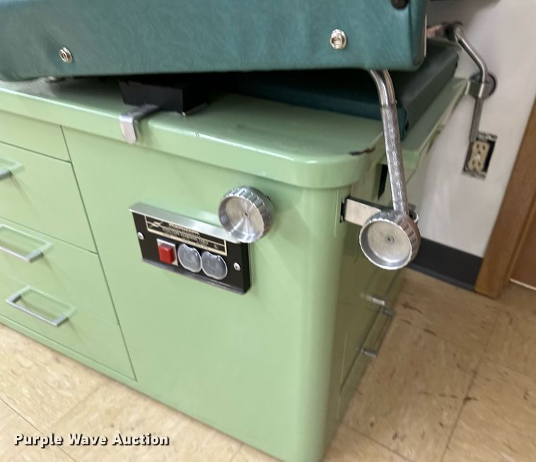 image for item JJ9941 Hamilton  examination table