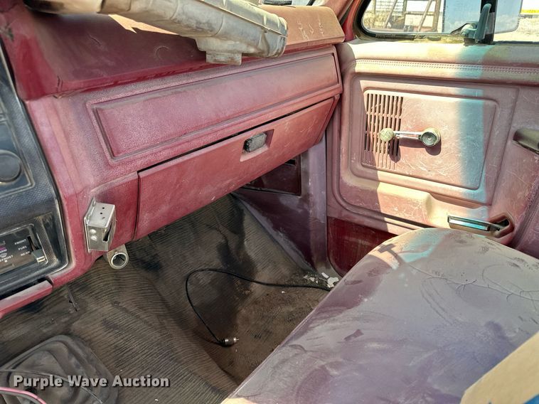 image for item JJ9944 1982 Ford F150  pickup truck