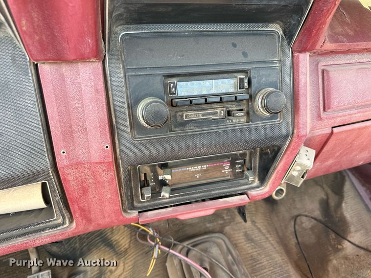 image for item JJ9944 1982 Ford F150  pickup truck